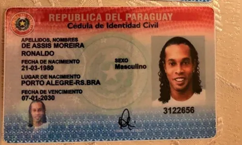 
							Ronaldinho e Assis depõem, e promotor diz que números de passaportes pertencem a outros
						
						