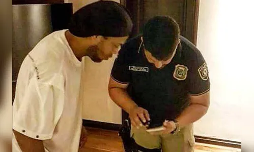 Ronaldinho Gaúcho é detido no Paraguai com passaporte falso