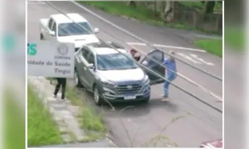 Mulher reage a assalto e impede roubo de carro; veja o vídeo