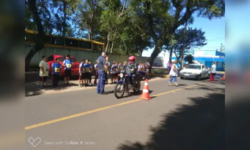 
							GM promove campanha contra a dengue em escolas de Apucarana 
						
						