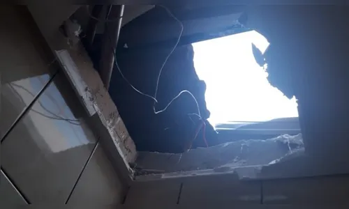 Dupla invade casa pelo telhado, rouba e ameaça vítima de morte, em Jardim Alegre