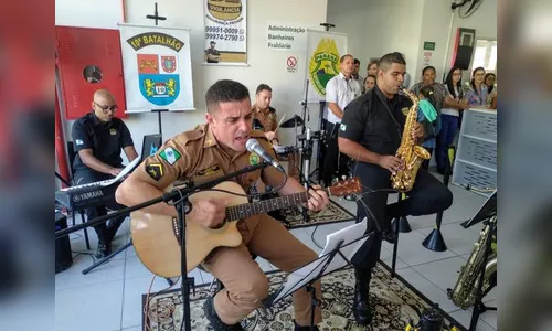 PM leva música e poesia para pacientes do Cisvir em Apucarana