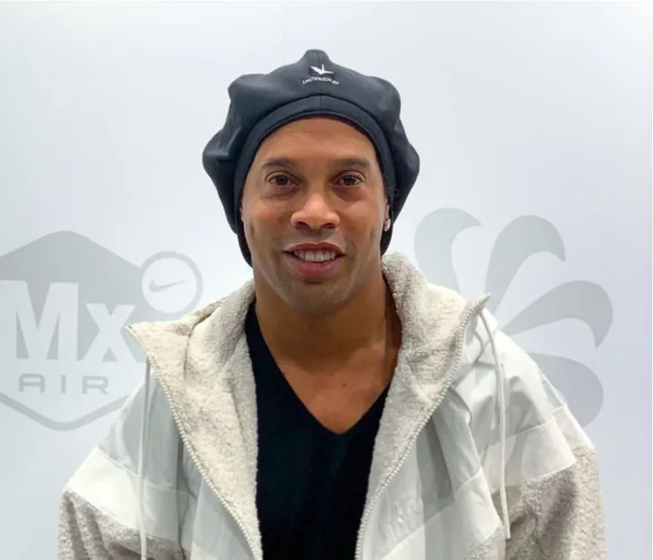 Ronaldinho Gaúcho sai da cadeia e terá audiência para saber se continua detido