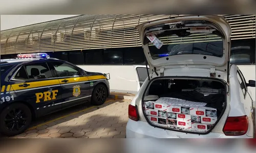 Após fugir em alta velocidade, homem é preso com carro lotado de cigarros paraguaios
