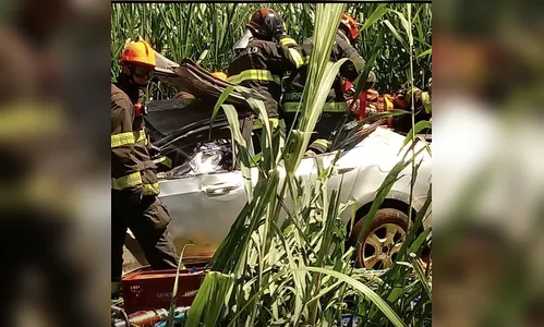 Carro com placas de Apucarana capota em SP e uma pessoa morre