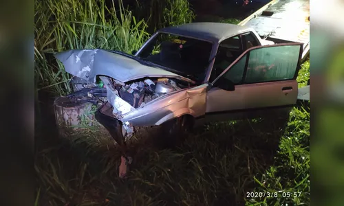 Homem fica ferido após bater contra barranco na PR 444 em Arapongas