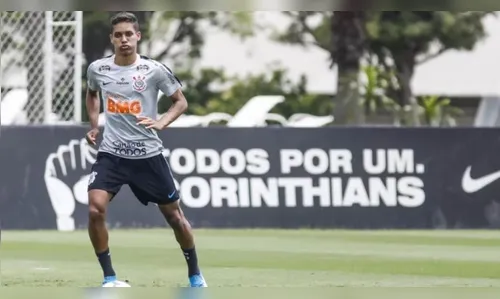 Perto do adeus ao Corinthians, Pedrinho se apresenta para torcedores do Benfica