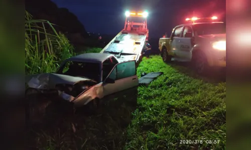 
						
							Homem fica ferido após bater contra barranco na PR 444 em Arapongas
						
						