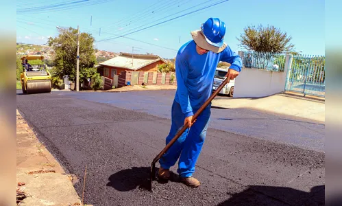 Ruas de paralelepípedo ganham recape asfáltico na região da Igrejinha, em Apucarana 