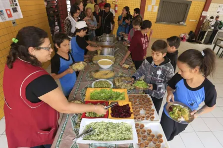 Governo regulamenta merenda escolar orgânica