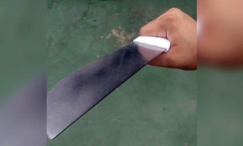 Homem armado com facão invade casa de ex-mulher em Apucarana