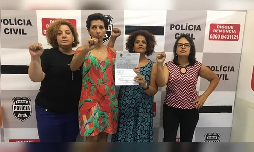 Professora denuncia racismo após ser acusada de furto ao guardar compras em sacola ecológica