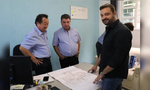 Prefeito ouve demandas da Santa Casa e conhece doação da Helpvox