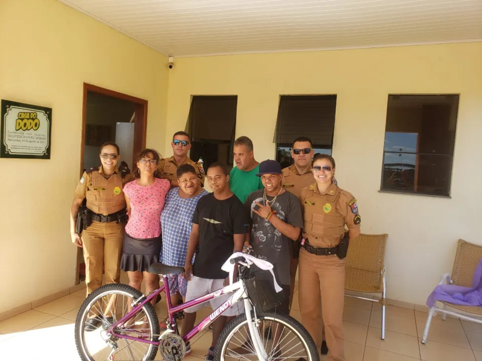 PM de Apucarana entrega bicicleta na 'Casa do Dodo'