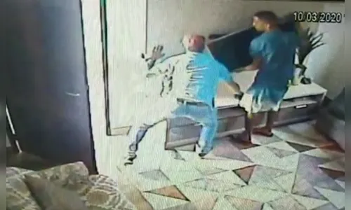 Câmeras flagram furto de residência em Arapongas; assista