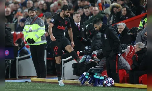 Diego Costa simula tosse para não dar entrevista em zona mista depois de vitória do Atlético