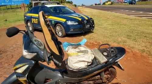 Sem habilitação, homem estava em uma estrada vicinal, nas imediações do posto da PRF em Santa Terezinha de Itaipu (Foto/PRF/PR)