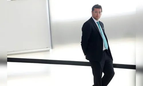 Exame de secretário da presidência para coronavírus dá positivo 