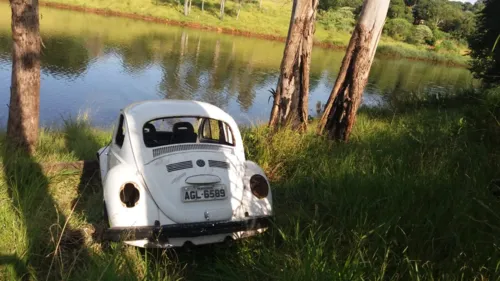 PM de Apucarana recupera Fusca furtado; carro estava sem as rodas