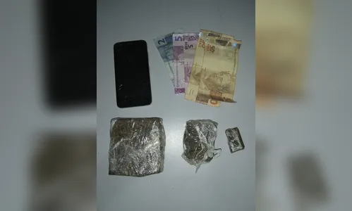 Duas mulheres são presas transportando drogas em Arapongas