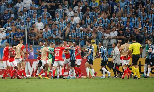 Primeiro Grenal da Libertadores termina em confusão