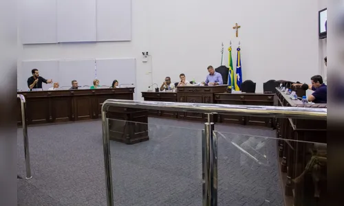 Após impasse sobre criação de comissão, Câmara encerra sessão em Arapongas