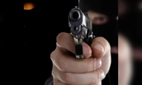 Homem pede copo de água e assalta idosa no domingo (16) em Califórnia 