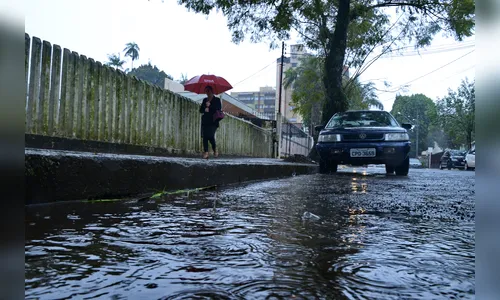 Semana começa com céu parcialmente nublado e pancadas de chuva, em Apucarana e região