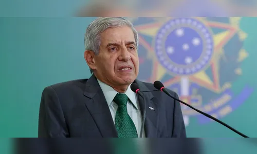 General Heleno testa positivo para o coronavírus