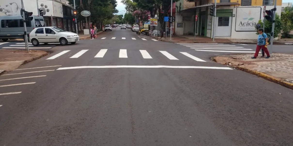 Pintura termoplástica reforça sinalização de trânsito em Apucarana