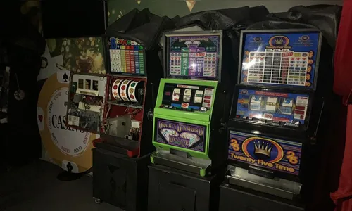 PM de Arapongas apreende máquinas caça-níqueis 