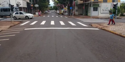 Pintura termoplástica reforça sinalização de trânsito em Apucarana