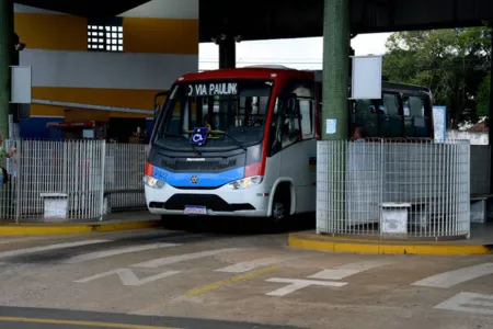 Arapongas restringe horários do transporte coletivo