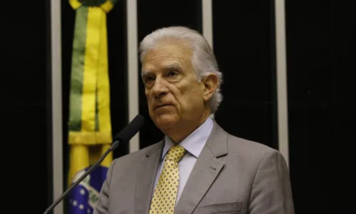 Deputado quer fim de férias de 60 dias e supersalários