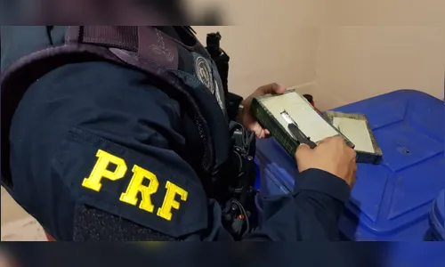 PRF apreende 2 Kg de cocaína em Ibiporã; três pessoas são presas