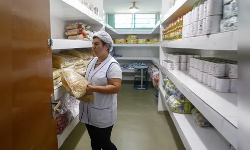Alimentos da merenda serão distribuídos aos beneficiários do Bolsa Família