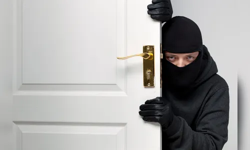 Ladrão furta potes de sorvetes, em Ivaiporã