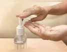 Homem é preso em Cambira por vender álcool em gel feito com produto para cabelos e combustível 