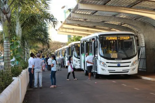 Decreto da Prefeitura de Ivaiporã proíbe transporte intermunicipal de passageiros
