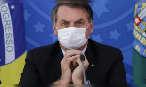 À CNN Brasil, Bolsonaro descarta colapso na saúde e chama Doria de 'lunático'