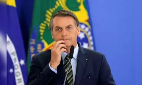 Bolsonaro revoga trecho de MP que previa suspensão de contratos de trabalho 