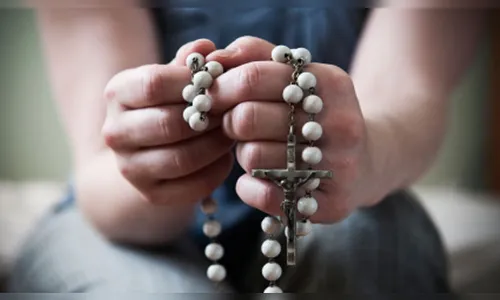 Em Faxinal, populares confundem reza com assalto e chamam a polícia