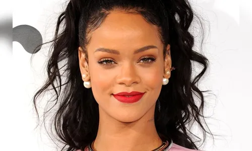 Rihanna doa 5 milhões de dólares no combate ao novo coronavírus