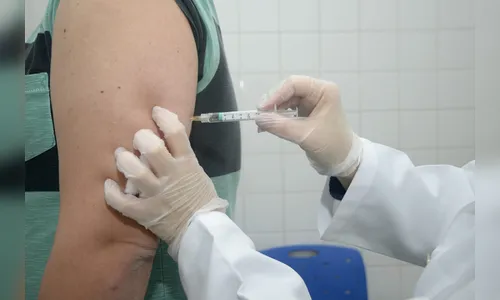 Vacinas contra gripe são insuficientes e acabam horas depois do início da campanha, em Apucarana