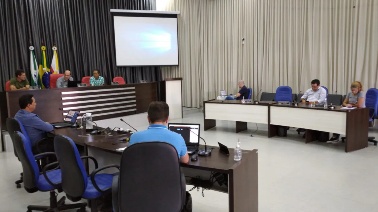 Câmara de Apucarana realiza sessões ordinárias e extraordinárias rápidas e sem público