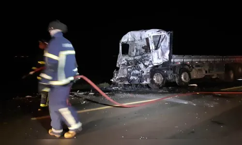 Motorista morre carbonizado após acidente na PR-323