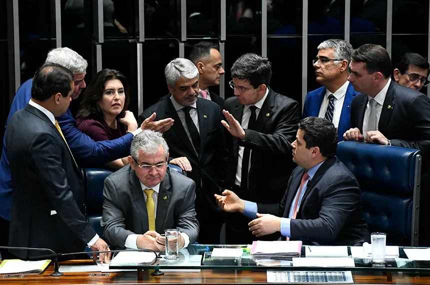 Senadores no Plenário em junho do ano passado   (Foto: Marcos Oliveira/Agência Senado)