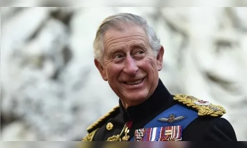 Coronavírus chega à realeza britânica: príncipe Charles testa positivo