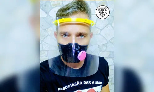 Associação DAR A MÃO produz máscaras para doar aos profissionais de saúde