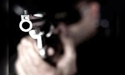 Bandidos invadem e roubam loja de celulares no centro de Apucarana